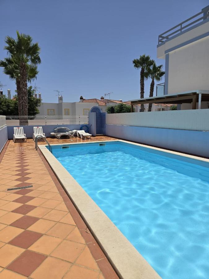 Moradia v4 a 1 km da praia - B&B Vila Nova De Cacela
