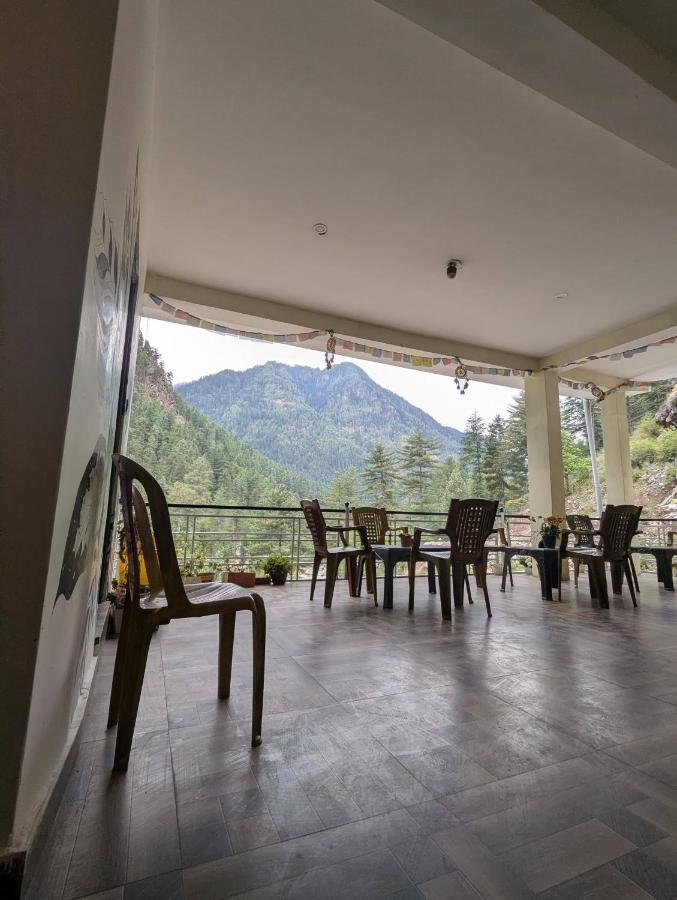The Divine Connection Cafe & Stays - B&B Kasol