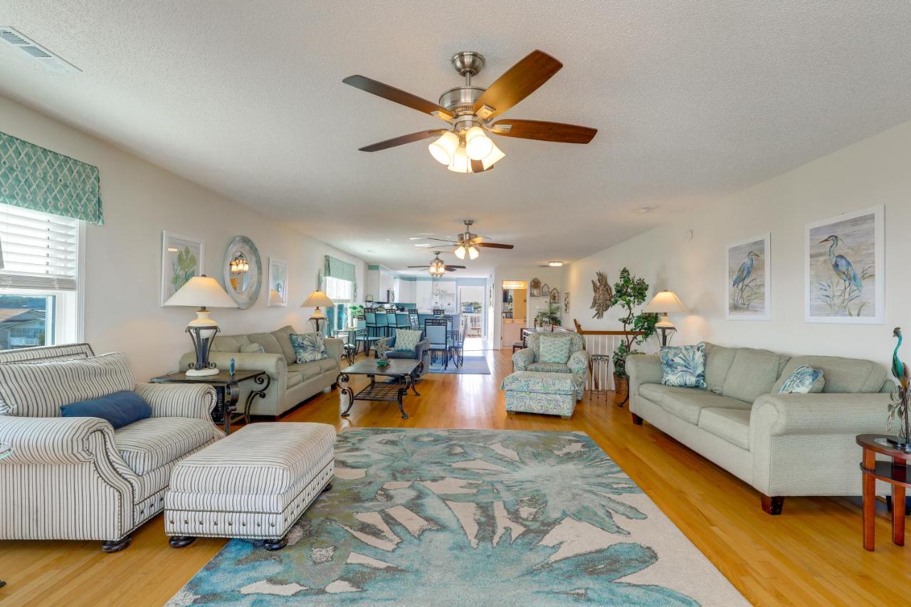 Walk to Garden City Pier & Beach! Group Getaway - Bed and Breakfast Myrtle Beach