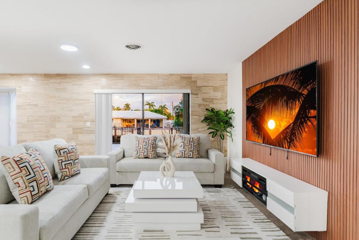 Pompano Beach Villa Waterfront with Heated Pool and Docking - Ferienwohnung Pompano Beach
