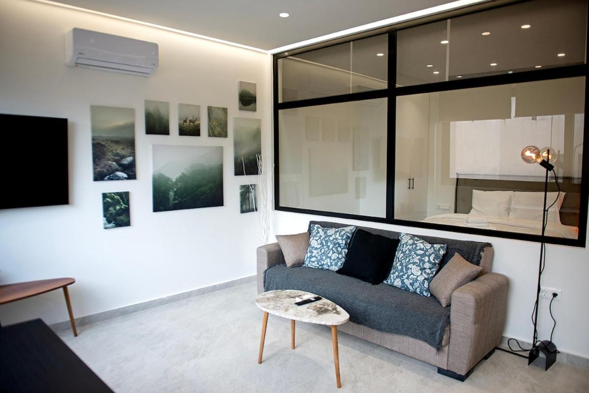 A Modern Touch! - Chambres d'hôtes Le Pirée