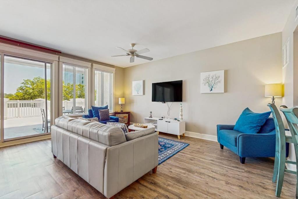 3rd-floor Condo with pools marina tennis large balcony beach access - Bed and Breakfast Destin