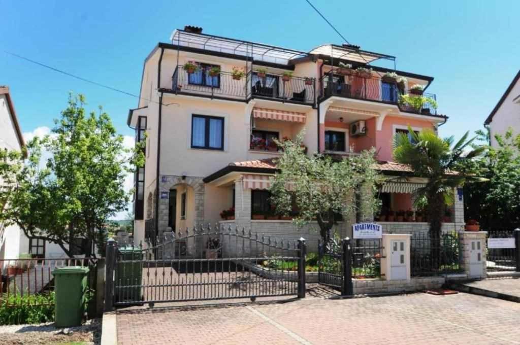 Apartments with A - C in Funtana-Istrien 55151 - Bed and Breakfast Funtana
