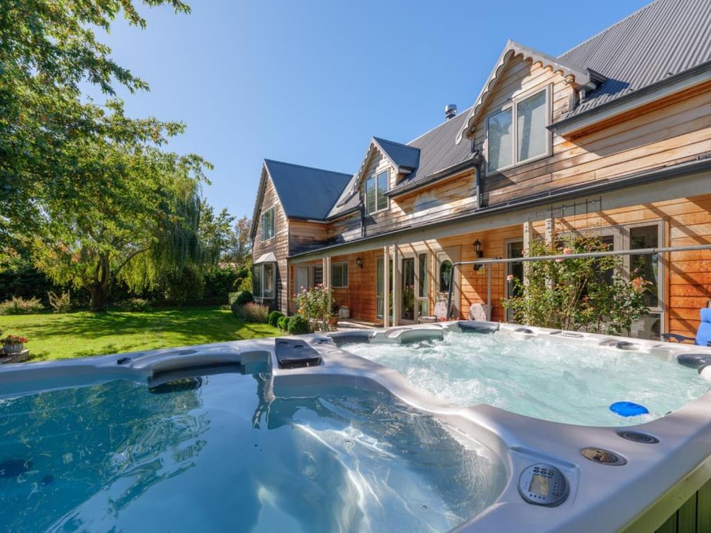 133 Rippingale Road - Peaceful Retreat - Spa Pool & Stunning Gardens! - Chambres d'hôtes Hanmer Springs