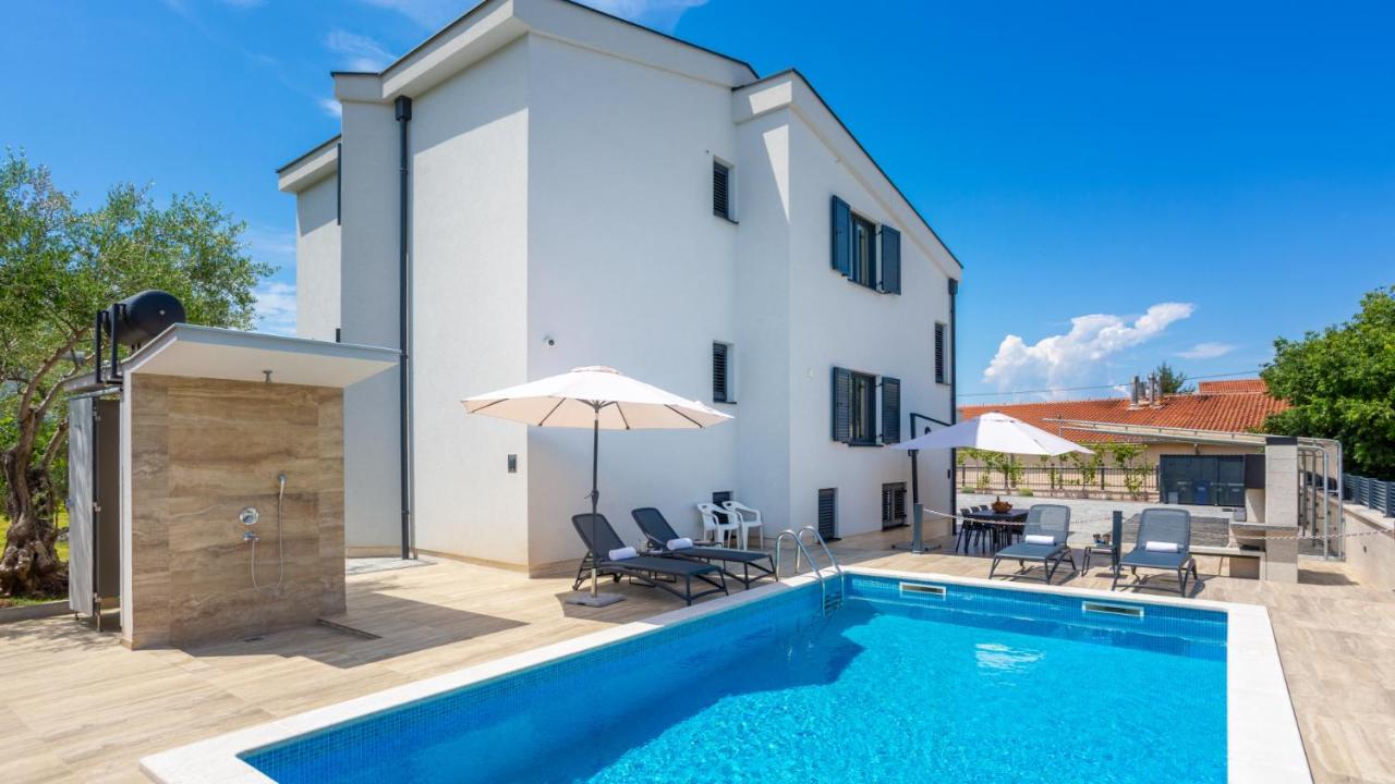 Apartment Estate 1 - Island Krk by Villas Guide - B&B Malinska