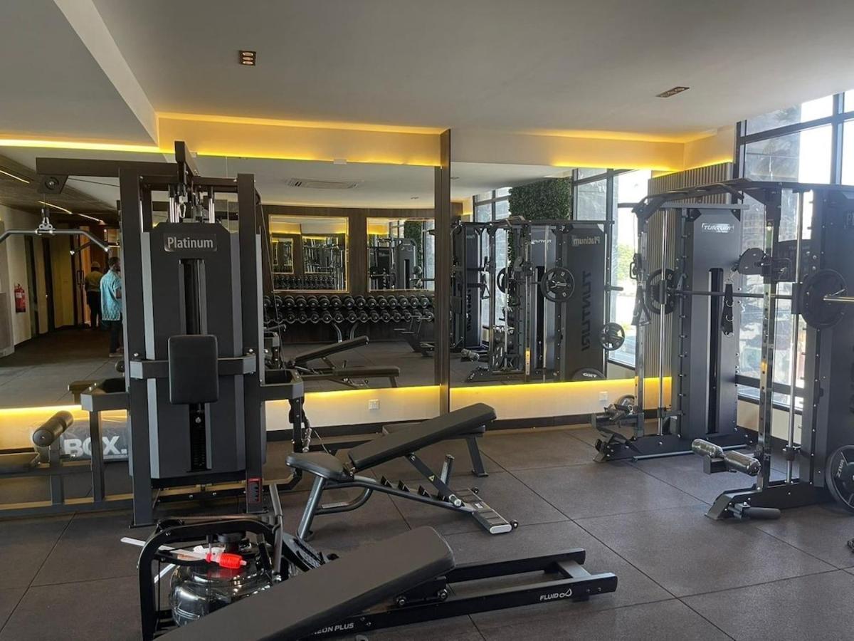 Modern Studio 10 min to Airport Pool & Gym - Bed and Breakfast Accra
