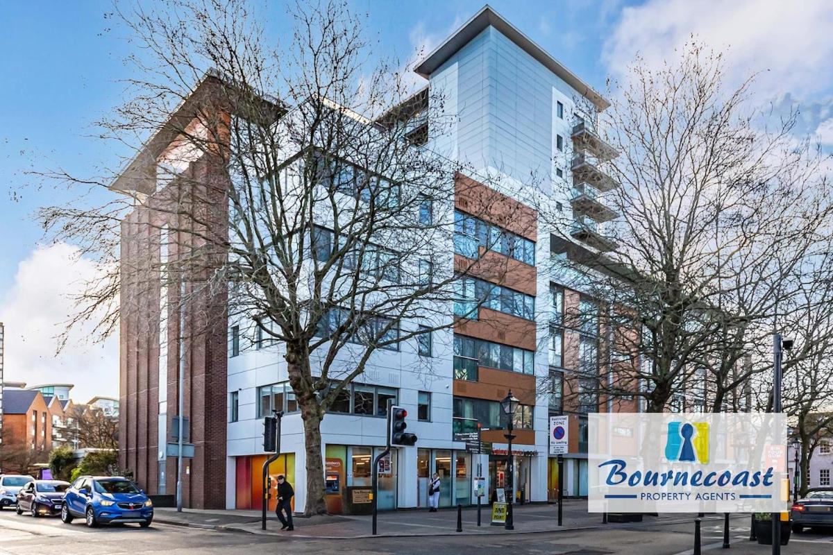 RUBY'S RETREAT by BOURNECOAST - A Modern Apartment in Poole Town Centre - FM10701 - Chambres d'hôtes Poole