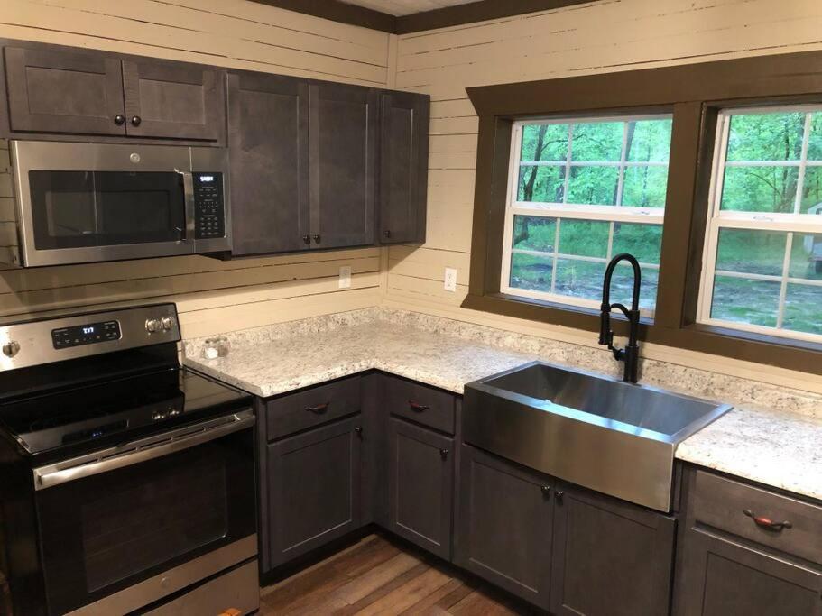 Rivers Bend - RRG - Hot Tub - Private - B&B Frenchburg
