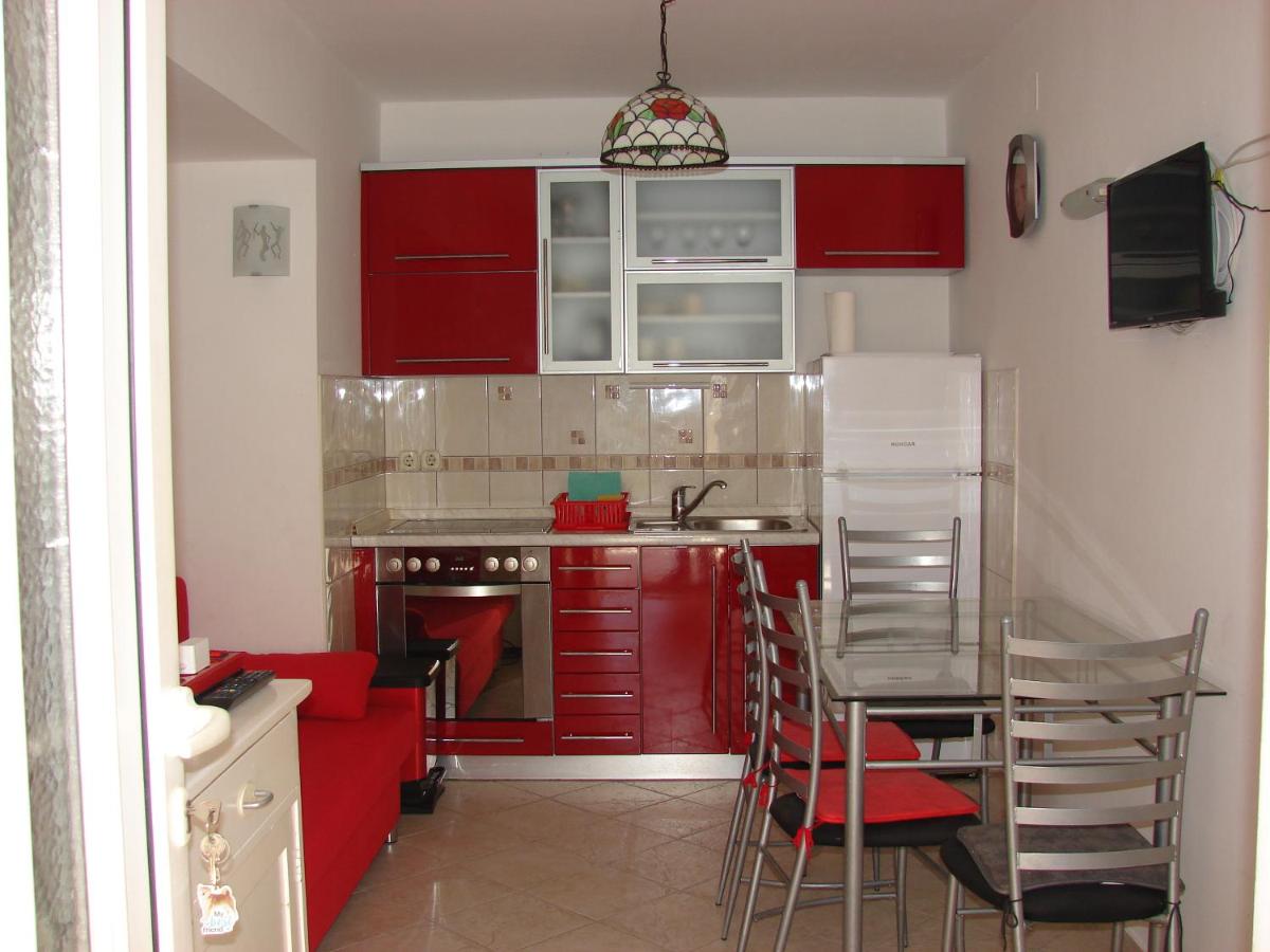 Bruna apartment 1Min Walk to Beach & near Old Town - Chambres d'hôtes Rab