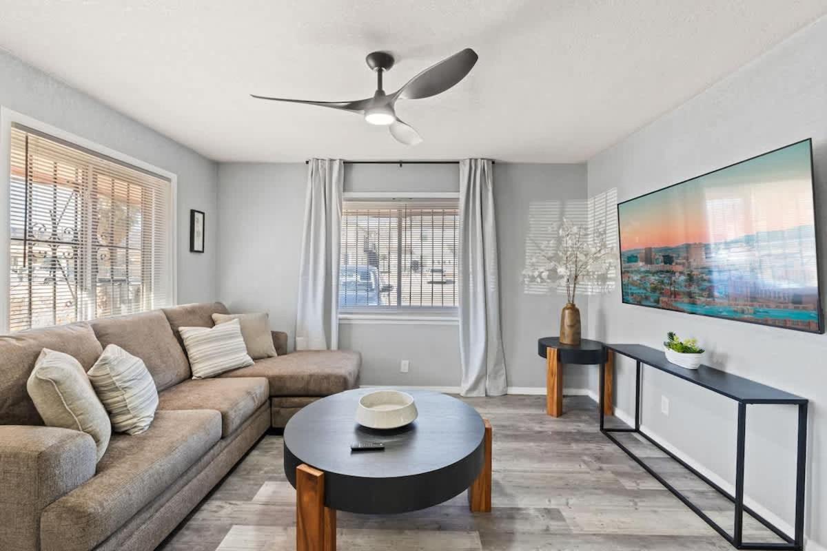 Cozy Modern Retreat 2BR 1BA Near Fort Bliss - Chambres d'hôtes El Paso