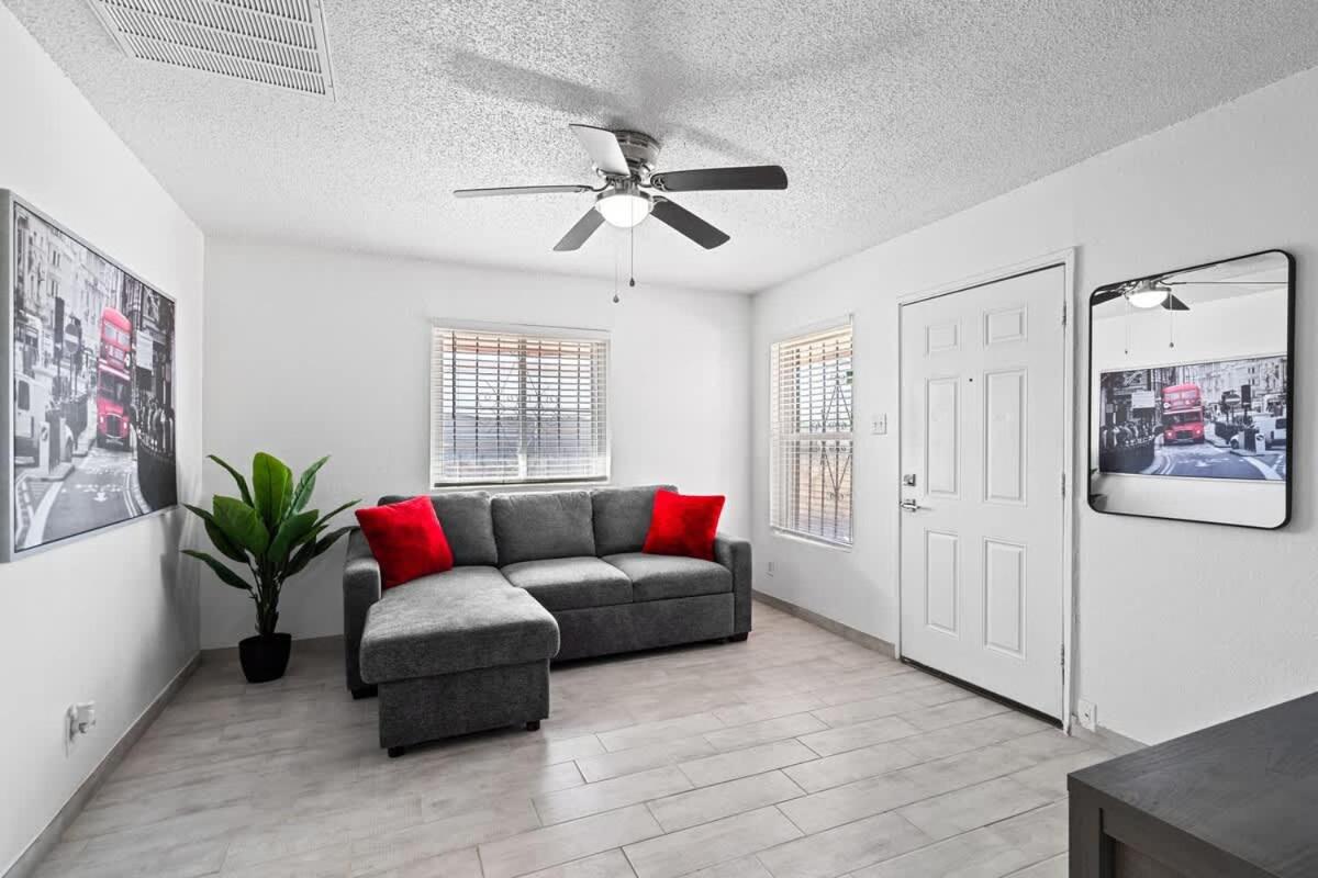 Sleek 2-Bed 1-Bath Home Near Fort Bliss - Chambres d'hôtes El Paso