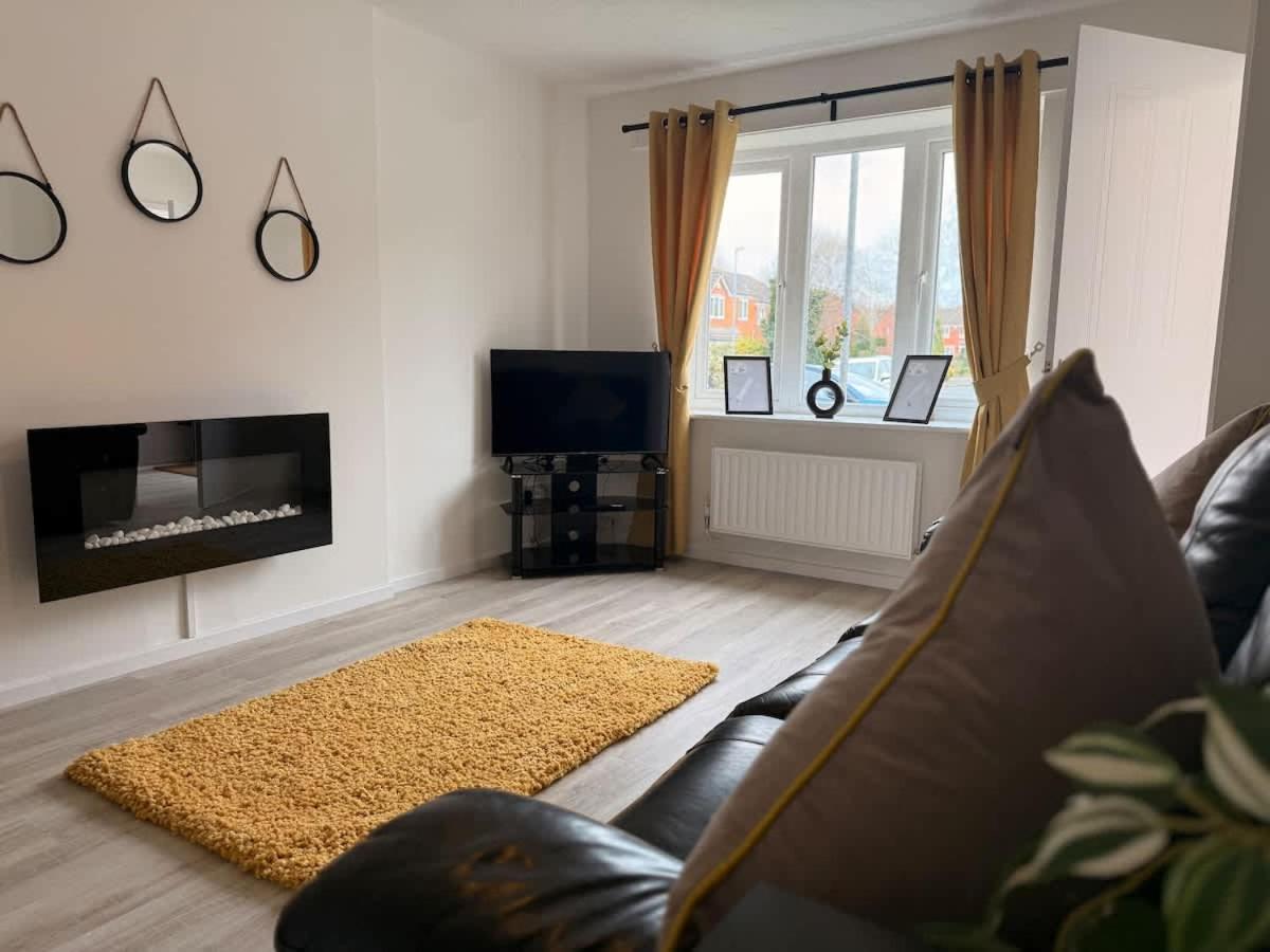 Woody Bank 3 Bed Sleeps 5 Parking WiFi Contractors - Chambres d’hôtes Great Wyrley