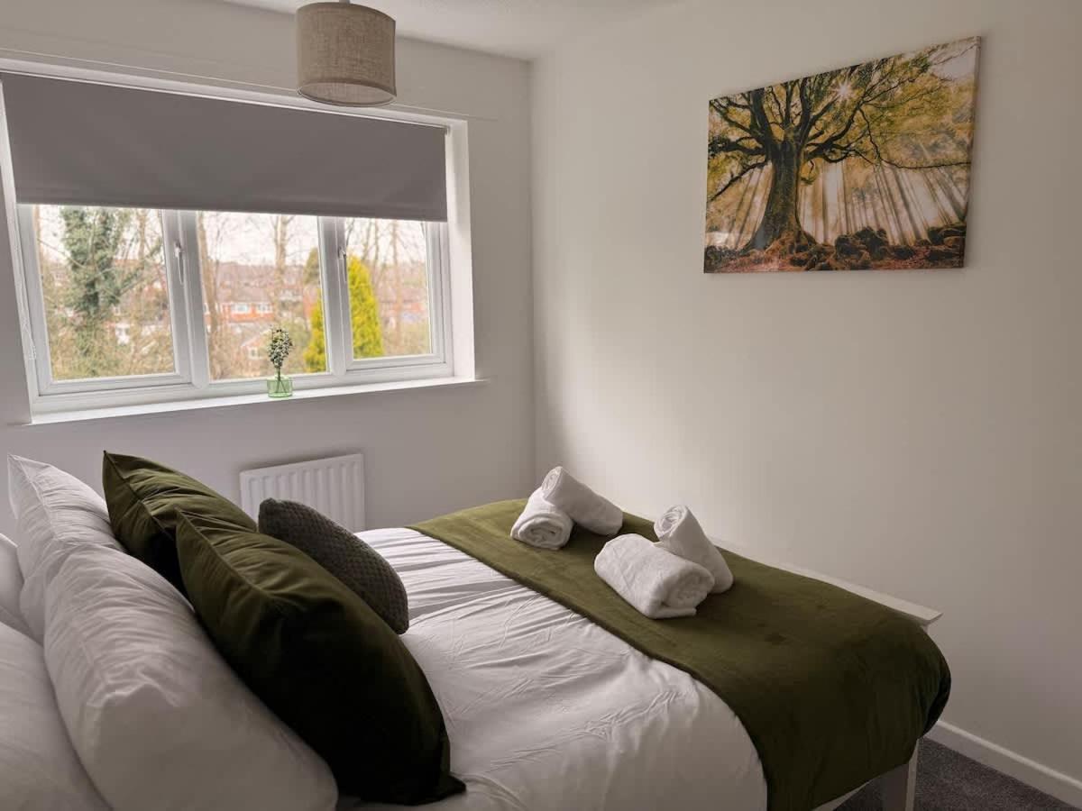 Woody Bank 3 Bed Sleeps 5 Parking WiFi Contractors - Chambres d’hôtes Great Wyrley