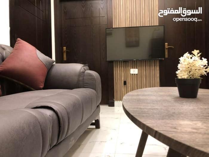 شقة أنيقة-غرفتين وصالة مع بلكونة Stylish 2-Bedroom Apartment with Balcony - Chambres d'hôtes Amman