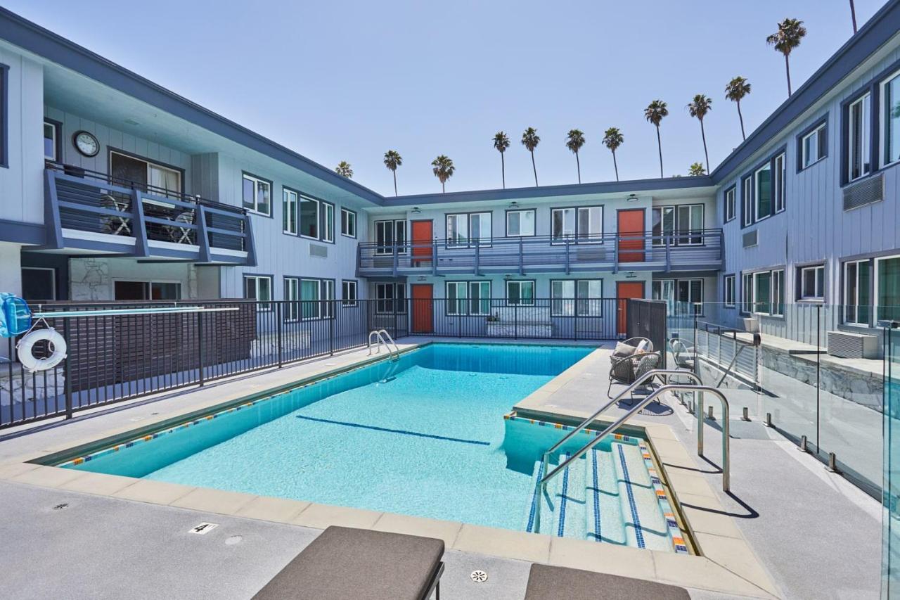 Prime Location in Hollywood with Pool, Free Private Parking - B&B Los Ángeles