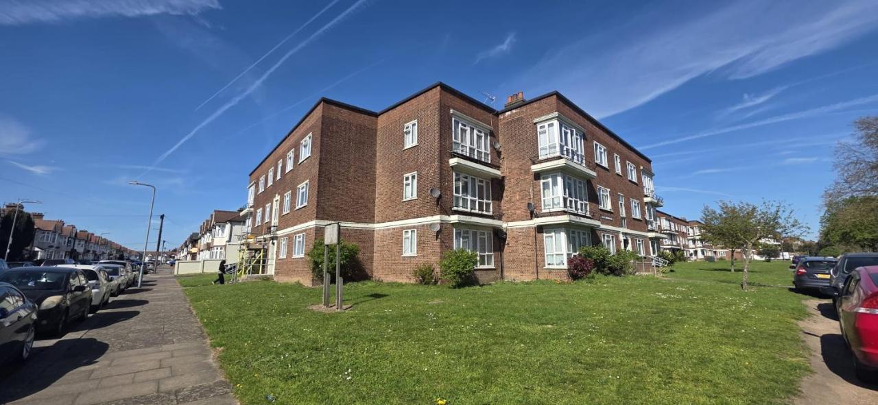 Beautiful Barking Flat, Families & Free Parking - B&B Barking