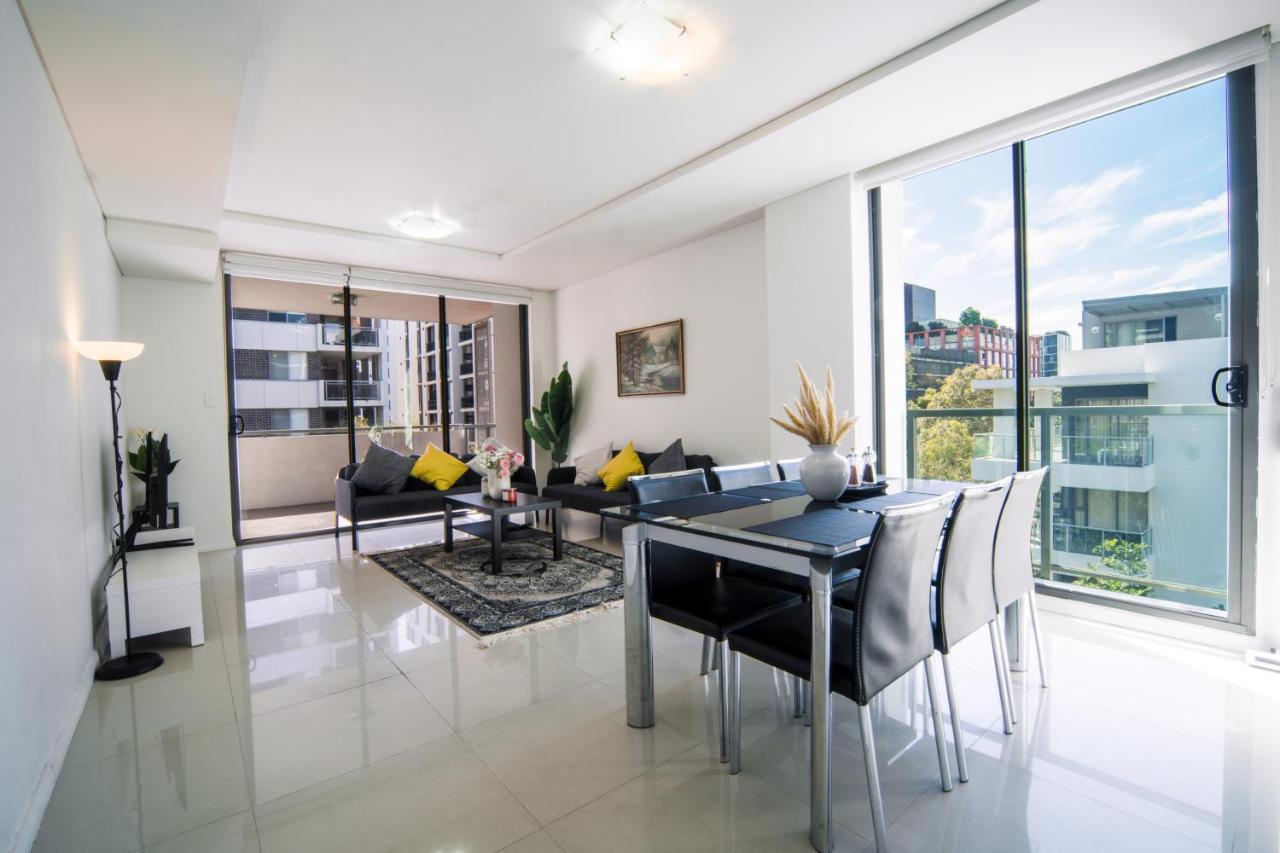 Spacious 3BR, Walk to Train, 2 Free Parking - Chambres d'hôtes Sydney