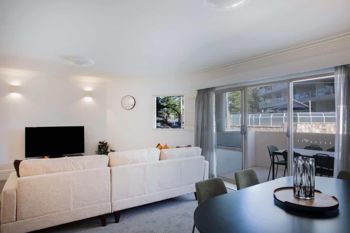Manly Beachfront 3BR walk to cafes & dining - Bed and Breakfast Sydney