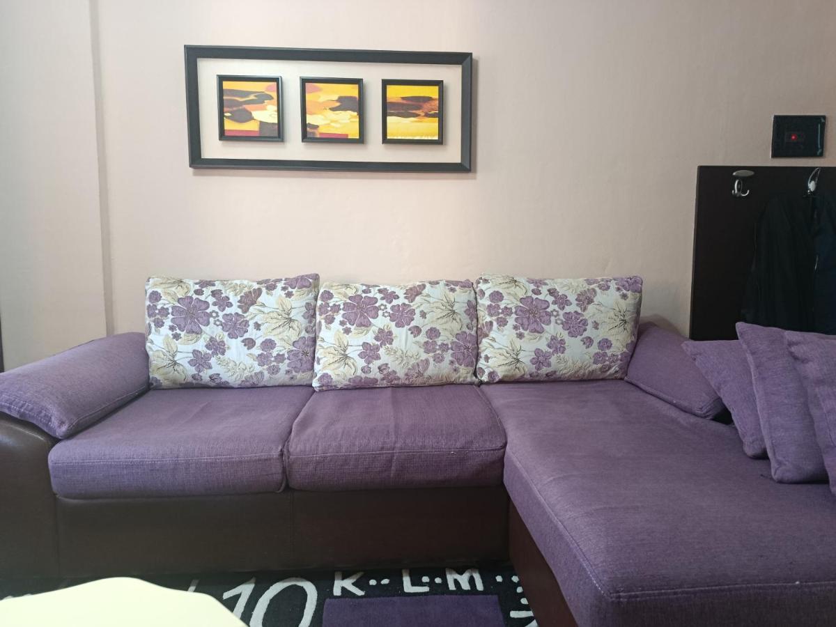 Spacious Studio apartment with Balcony, Durrës - Ferienwohnung Durrës