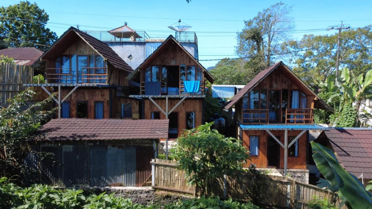 Wana Wooden House - B&B Munduk
