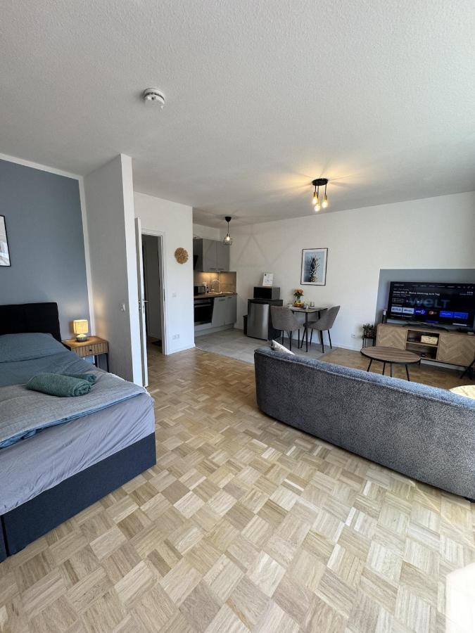 Helle und ruhige 1R Wohnung Lift Stellplatz TV - Chambres d'hôtes Magdebourg