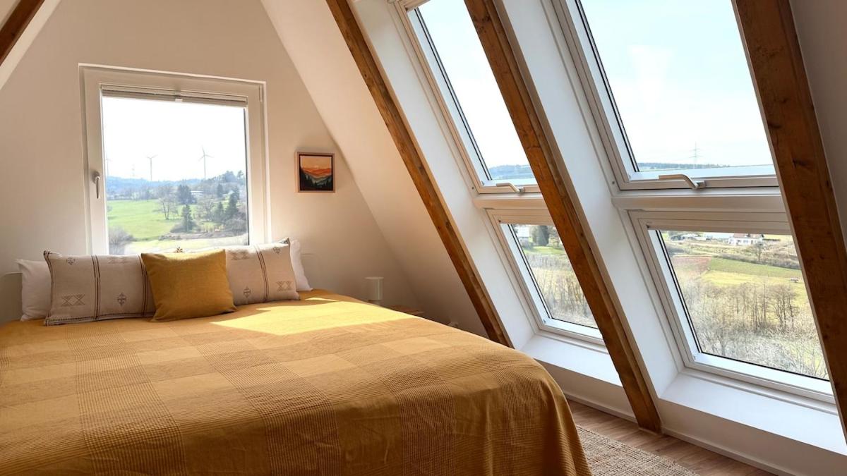 Designer chalet with gorgeous Eifel panorama - Chambres d'hôtes Kerschenbach