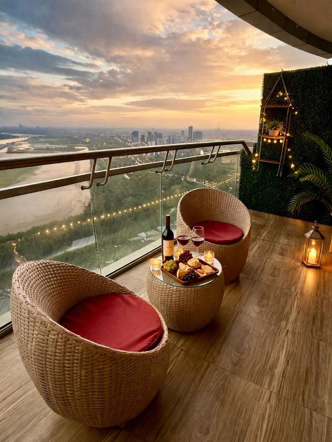 Supernova, Spira Tower Entire 1 BHK Apartments - Bed and Breakfast New Delhi