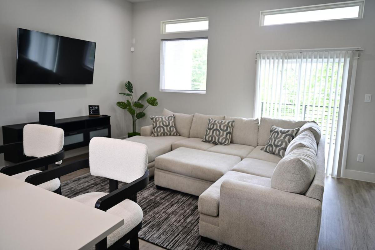 Luxury Stay with Rooftop City Skyline Views - Chambres d'hôtes Houston