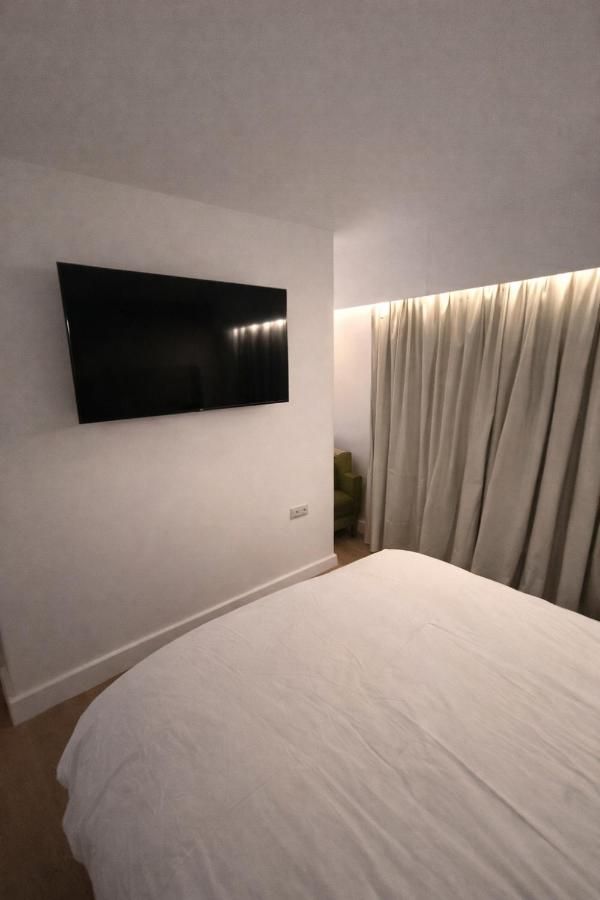 1 Bridge Rd - B&B Cranleigh