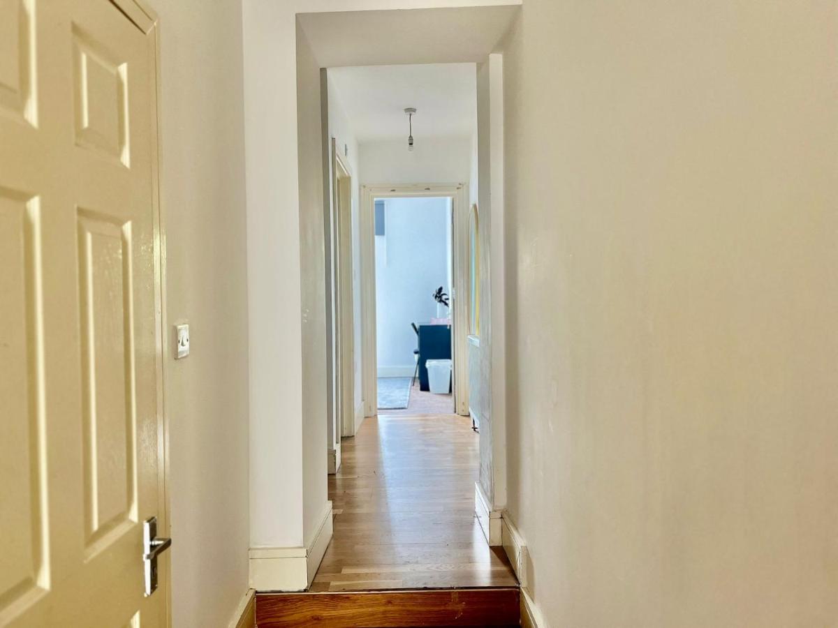 Modern 2BR Flat on Streatham High Road - B&B London