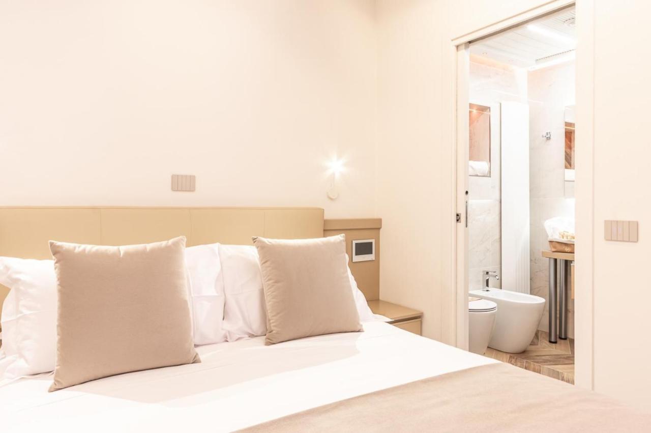 Zimmer mit Kingsize-Bett