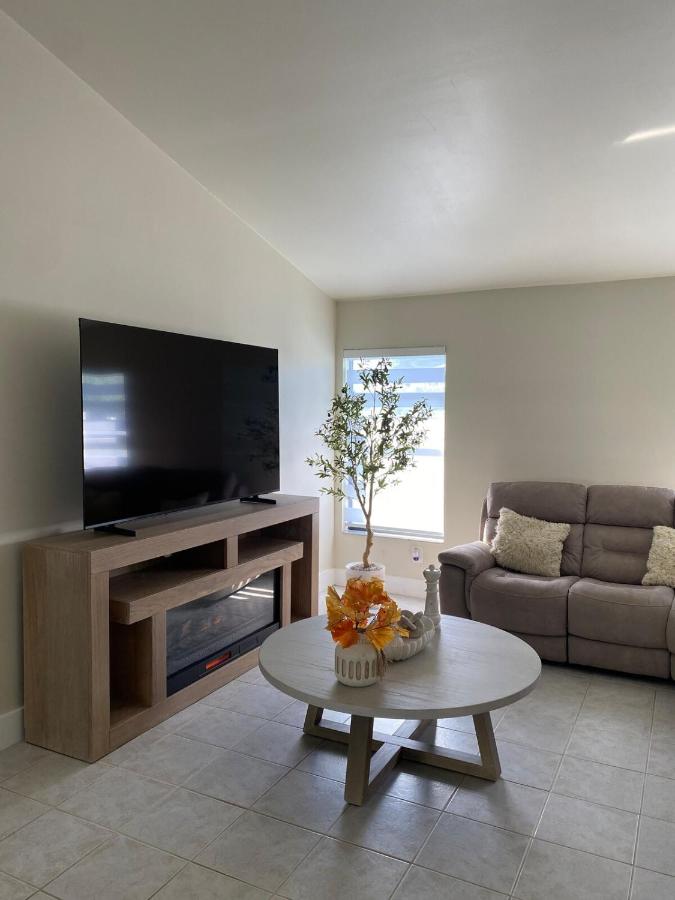 Sunny Cove Cottage - B&B Cape Coral