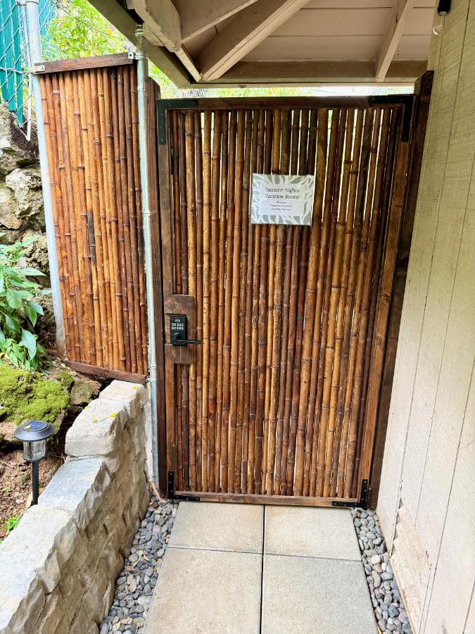 Hillside Garden Studio - Ocean & Sunset Views - Bed and Breakfast Kailua-Kona