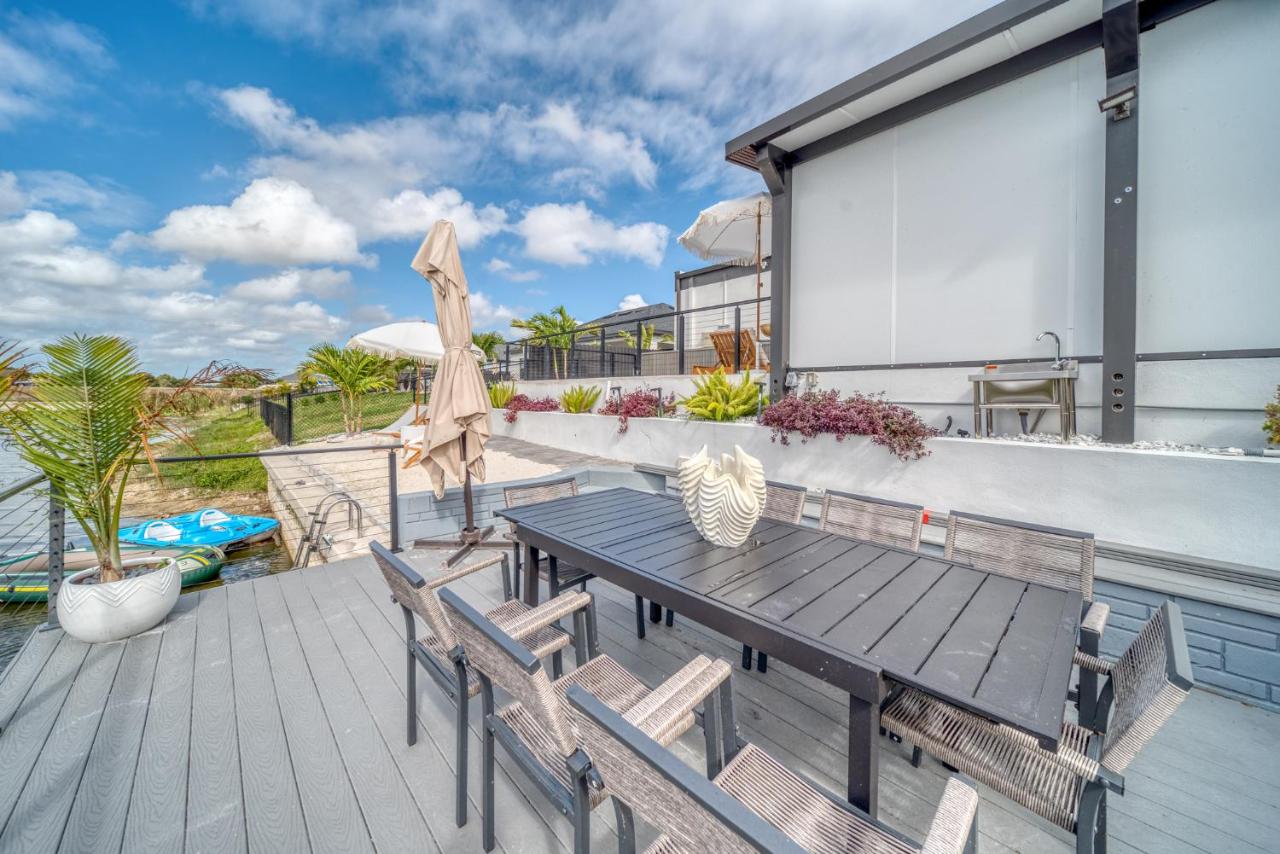 Cozy Modern Villa - Heated Pool & Spa - BBQ - Water View - B&B Cape Coral