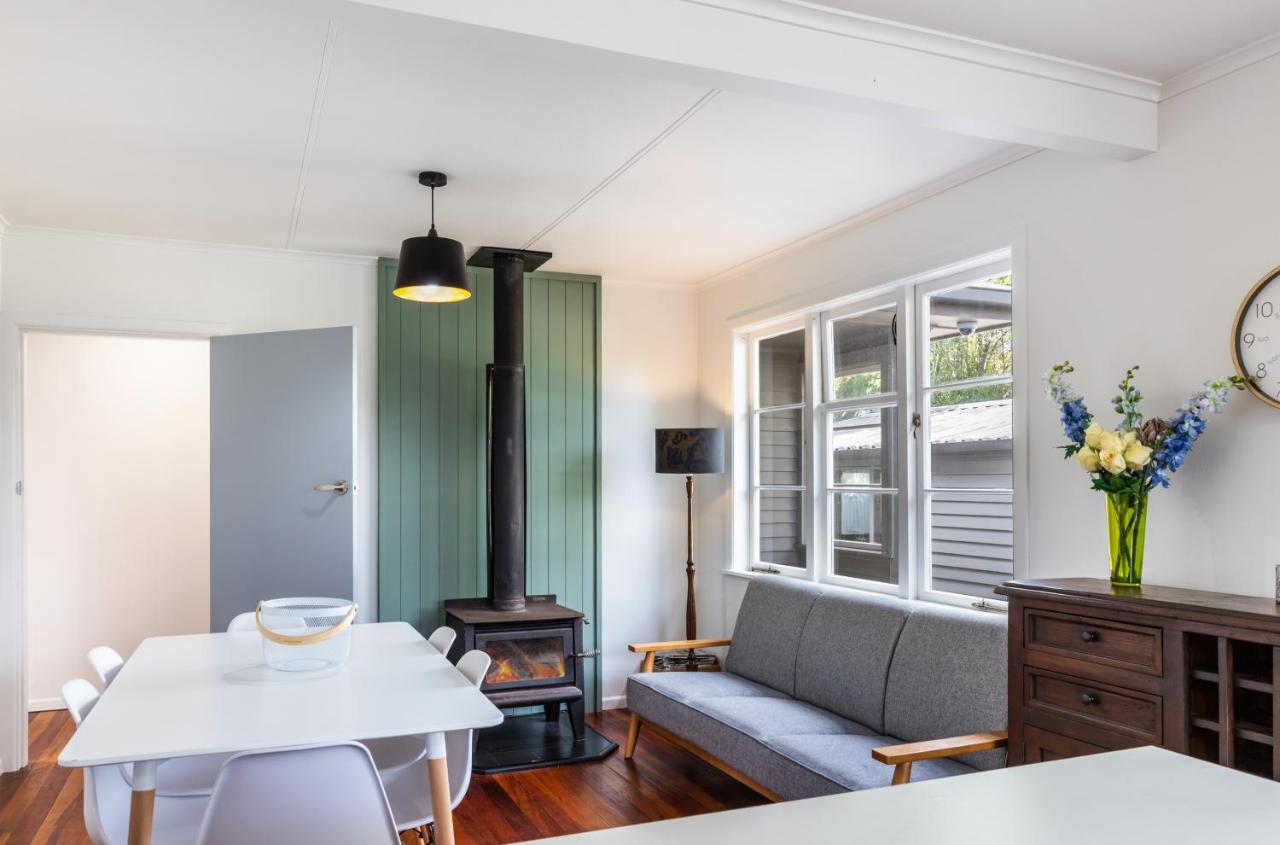 Central Taupo Getaway by Aotearoa Escapes - B&B Taupo