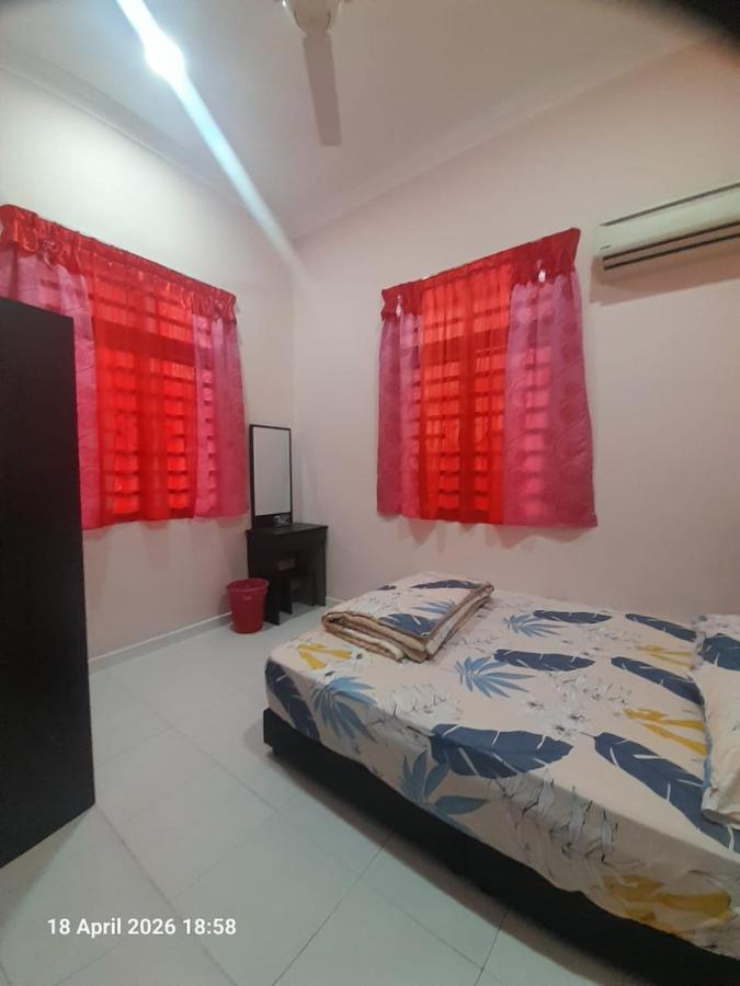 Jaya's Homestay - B&B Simpang Empat