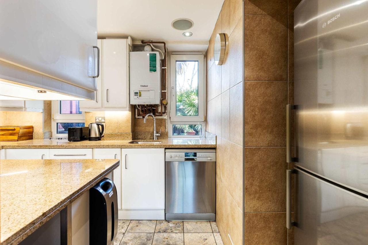 Tower Bridge 2BR apartment for 6 with terrace - B&B London