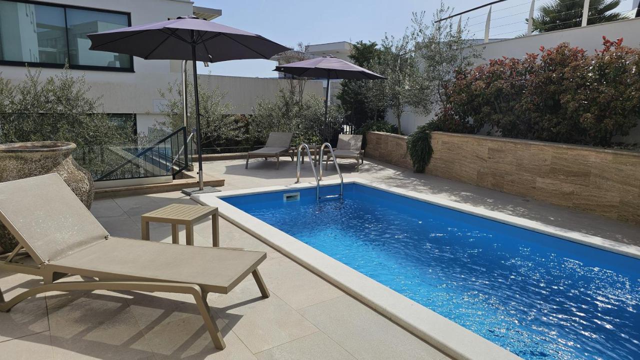 Luxury apartment Malinska sky with private pool - B&B Vantačići