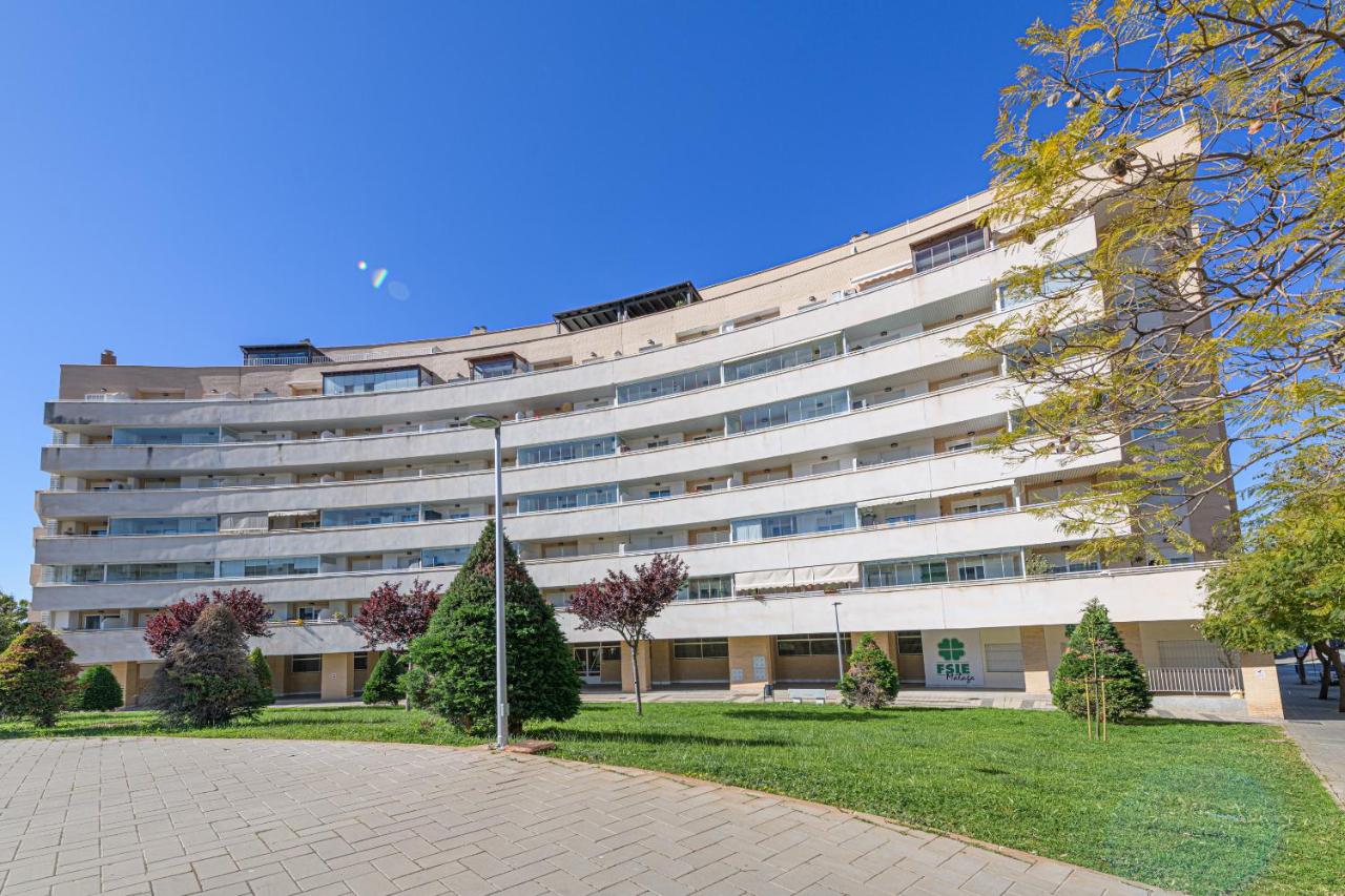 WintowinRentals SkyView Teatinos - Terrace, Bright & Open Views - Chambres d'hôtes Málaga