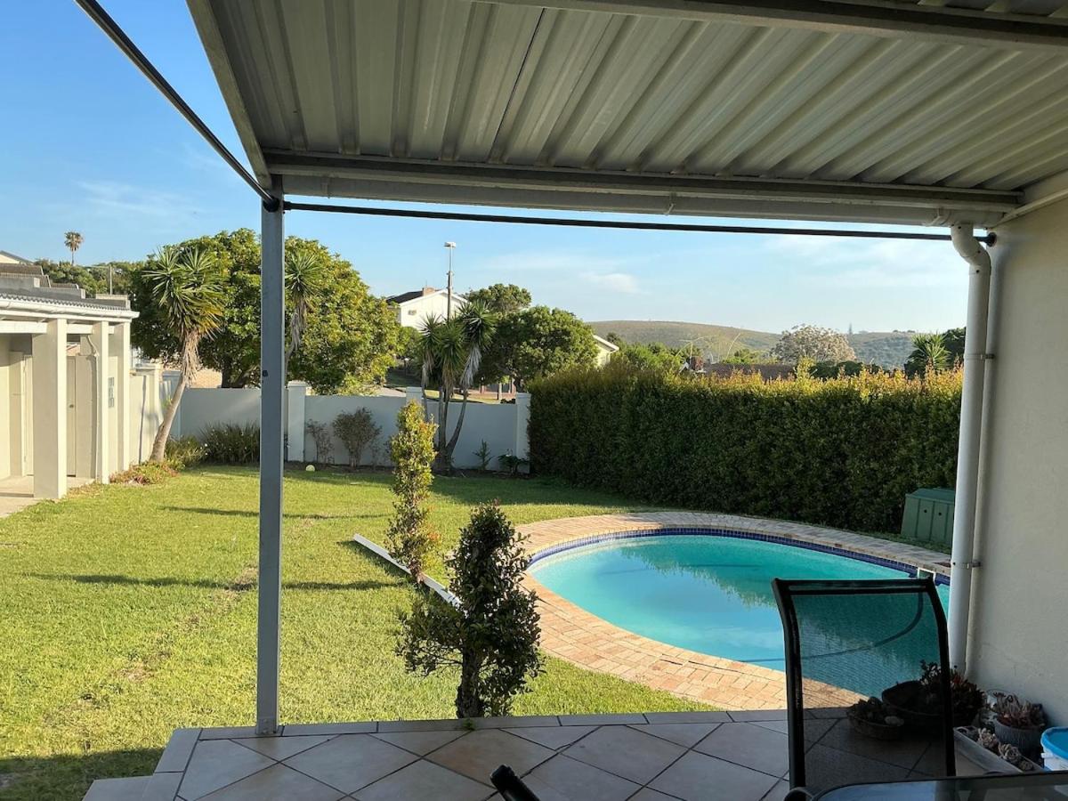Entire 3 bed Family home in Cotswold - B&B Port Elizabeth