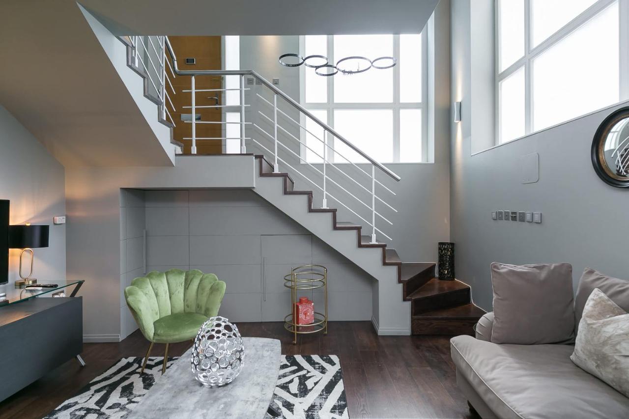 Art-Filled Duplex - Covent Garden - By The Piazza - B&B London