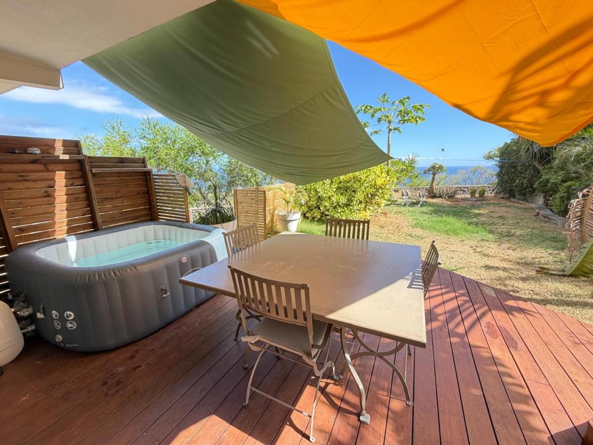 Le Bleu Horizon - jacuzzi - vue mer - clim - wifi - B&B Saint-Paul