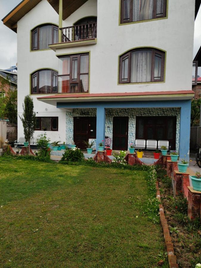 Minnat Home Stay - B&B Srinagar