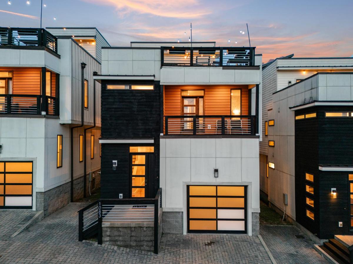 Downtown Views with Rooftop Golf Grill and Firepit Only 8min to Broadway - B&B Nashville