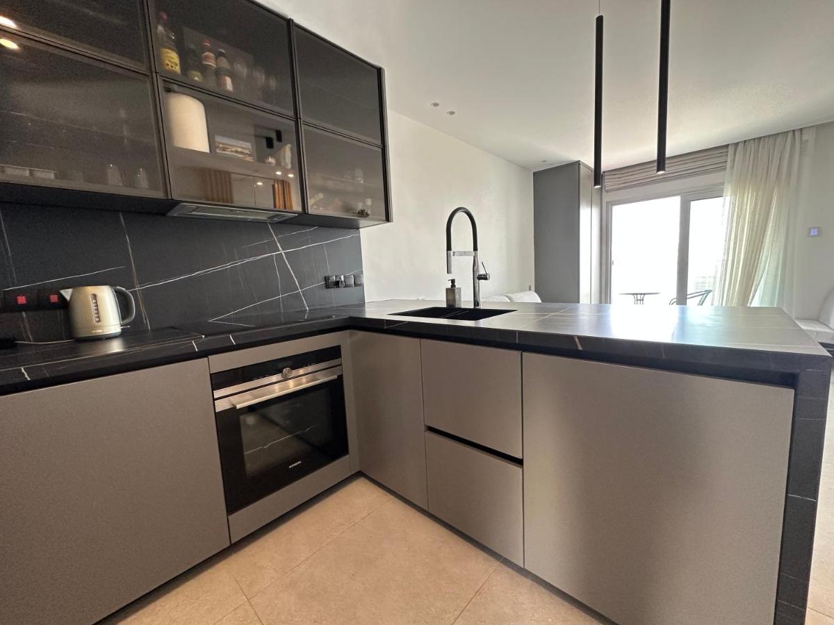 Azure Pearl Suite - Central Ayia Napa - Ferienwohnung Agia Napa