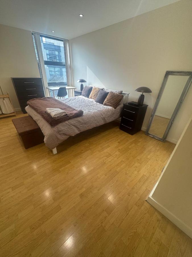 Canary Wharf Balcony Retreat - B&B Londra