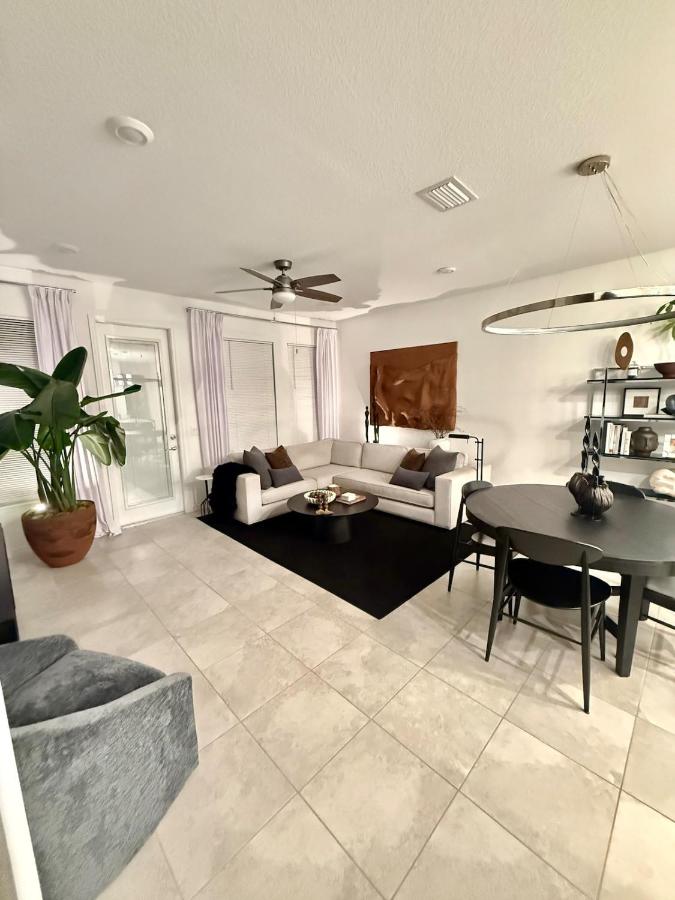 The Gallery House Curated Modern Stay - Ferienwohnung Palm Beach Farms