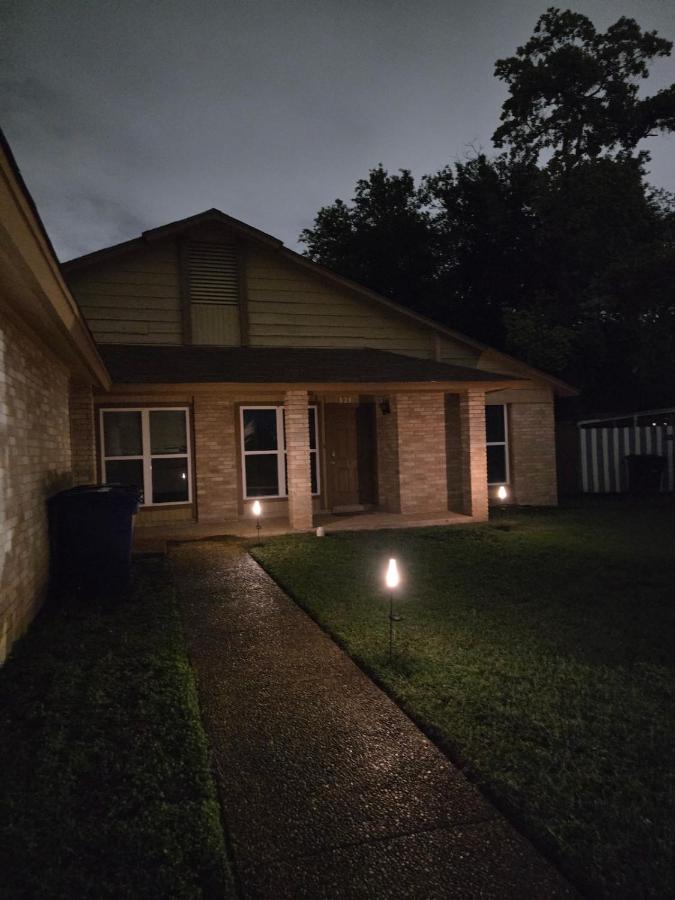 Modern Home with Backyard pool plus Mini Golf! - B&B San Antonio