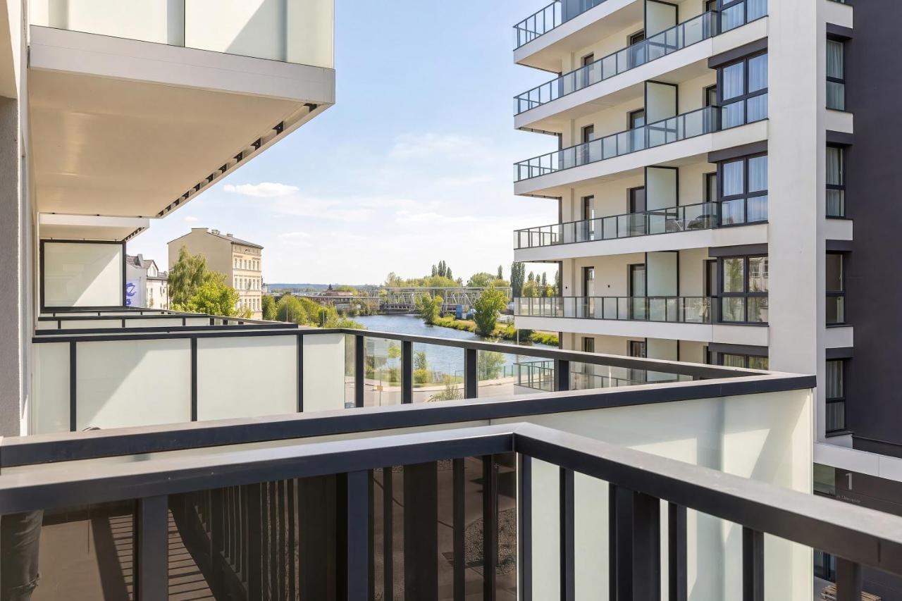 Przytulne Studio z Widokiem na Rzekę w Szczecinie by Noclegi Renters - Chambres d'hôtes Szczecin
