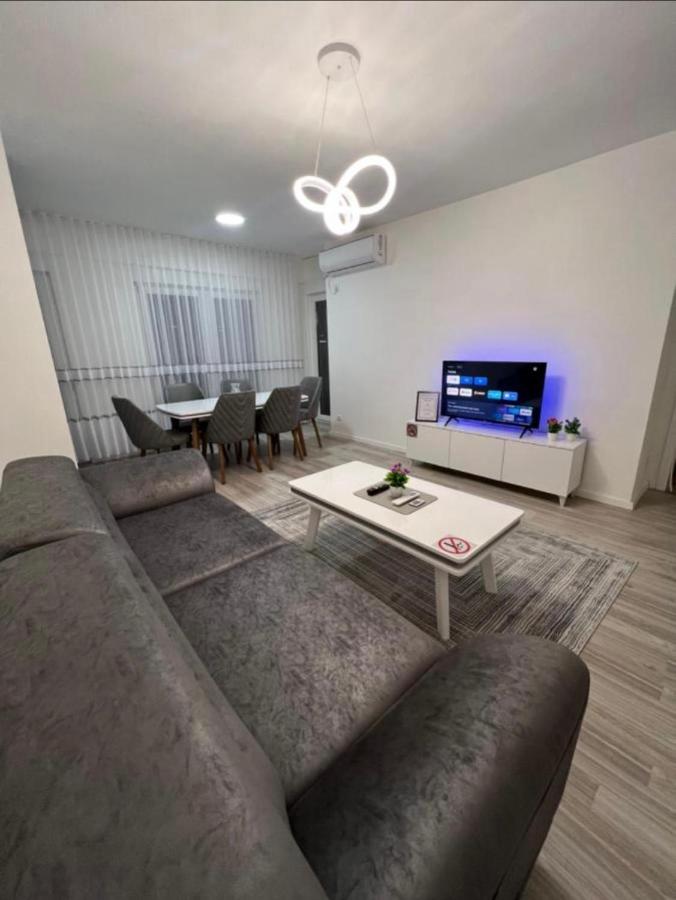The Platinum Center Stay - 2BR - Free Parking Garage - Chambres d'hôtes Pristina